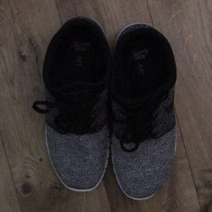 Black and grey nike stefan janoski shoes